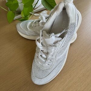 Kenneth Cole Reaction White Rhinestone Accent Women’s Sneakers